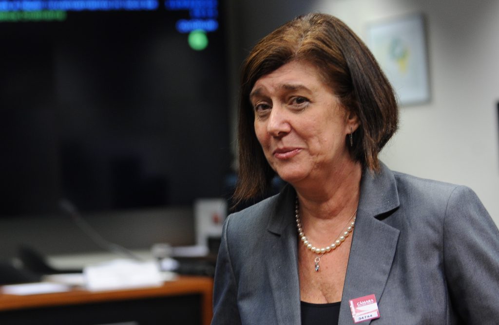Foto de Magda Chambriard, presidente da Petrobras. 