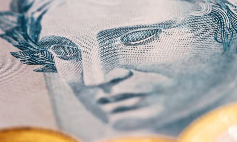 Detalhe de uma nota de Real.