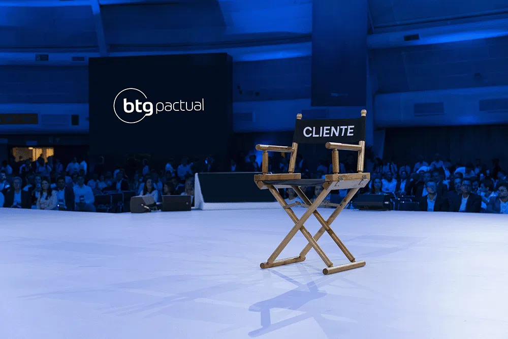 Palco de evento do BTG Pactual.