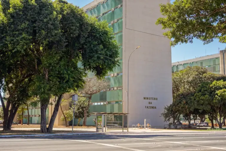 fachada do ministério da fazenda que fez a MP compensação IOF investimentos