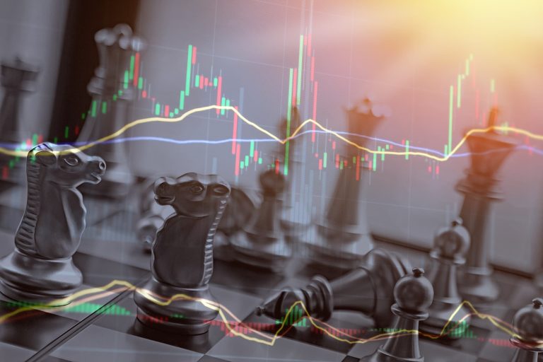 imagem mostra uma análise técnica com peças de xadrez