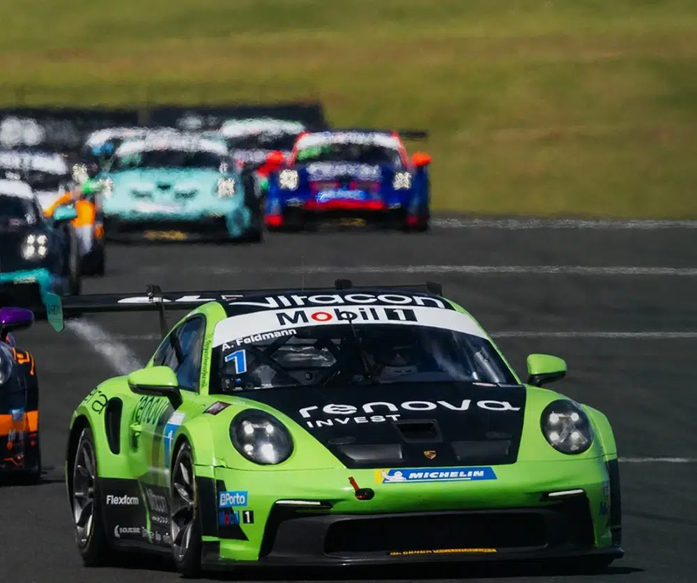 Porsche Cup nº 1 da Renova Invest, pilotado por Alceu Feldmann, na pista