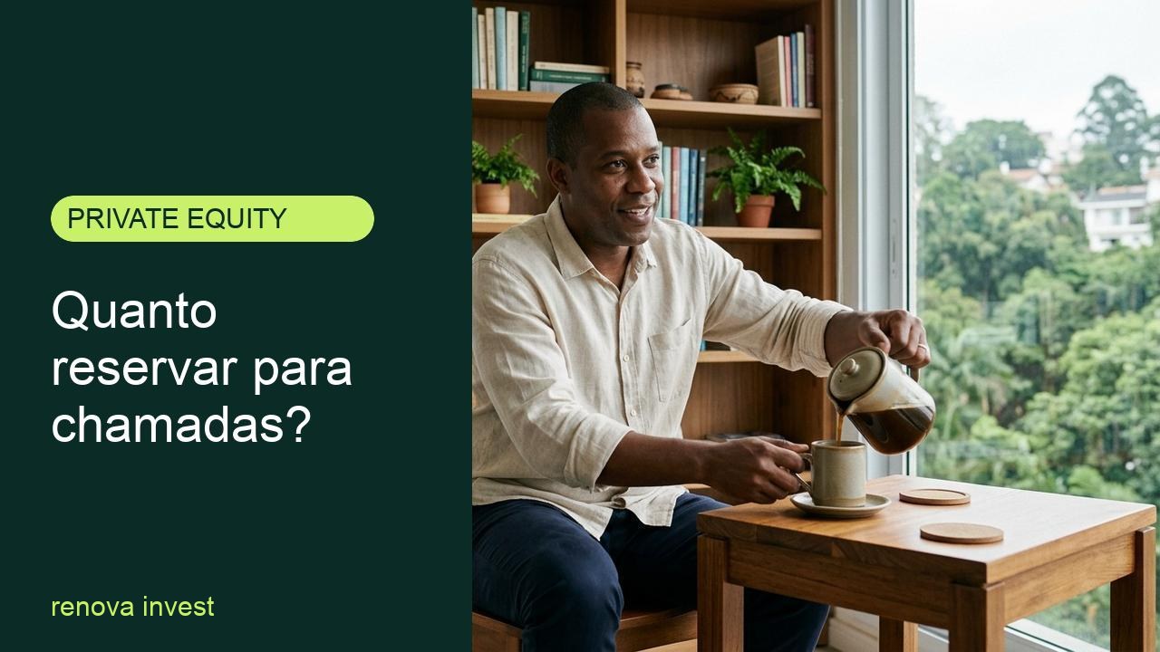 Homem servindo café em home office enquanto planeja chamadas de capital private equity