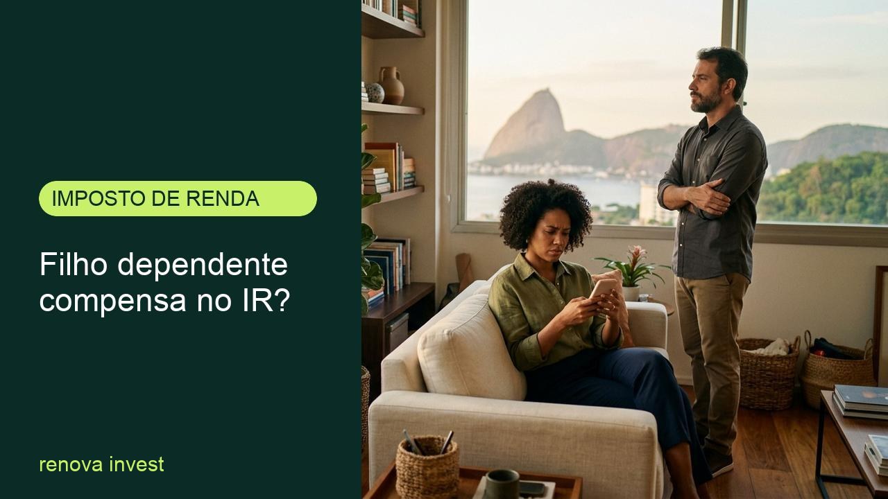 Duas sócias analisando se compensa incluir filho dependente no imposto de renda em um escritório com vista para o Rio de Janeiro